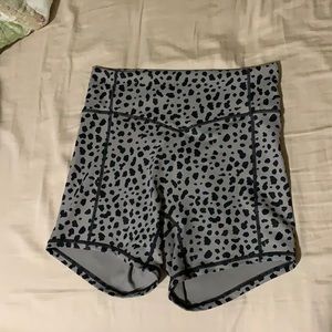COPY - Balance Athletica ascend short snow leopard